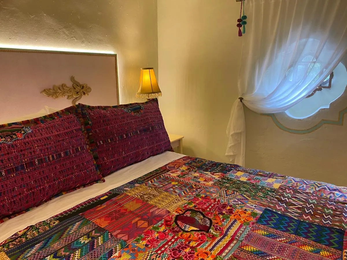 Yellow House Hostel B&B Antigua Guatemala