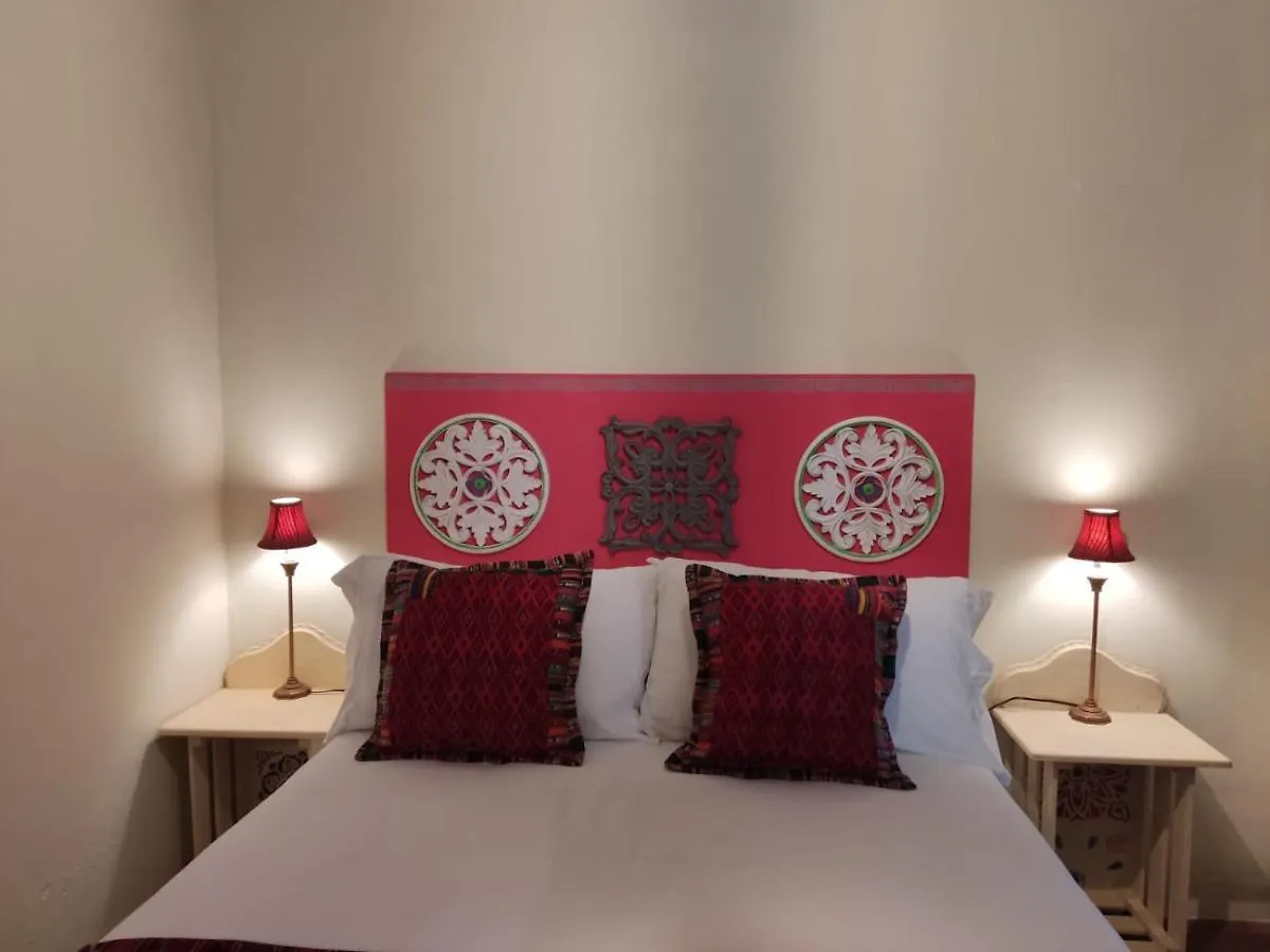 Yellow House Hostel B&B Antigua
