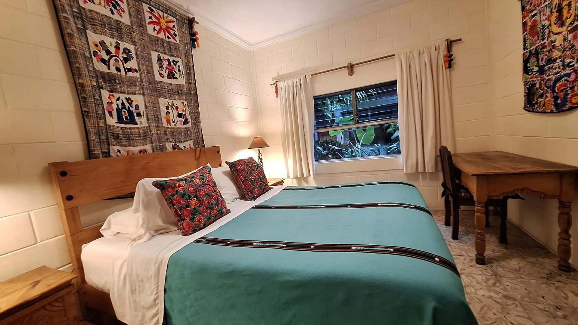 Yellow House Hostel B&B Antigua Guatemala