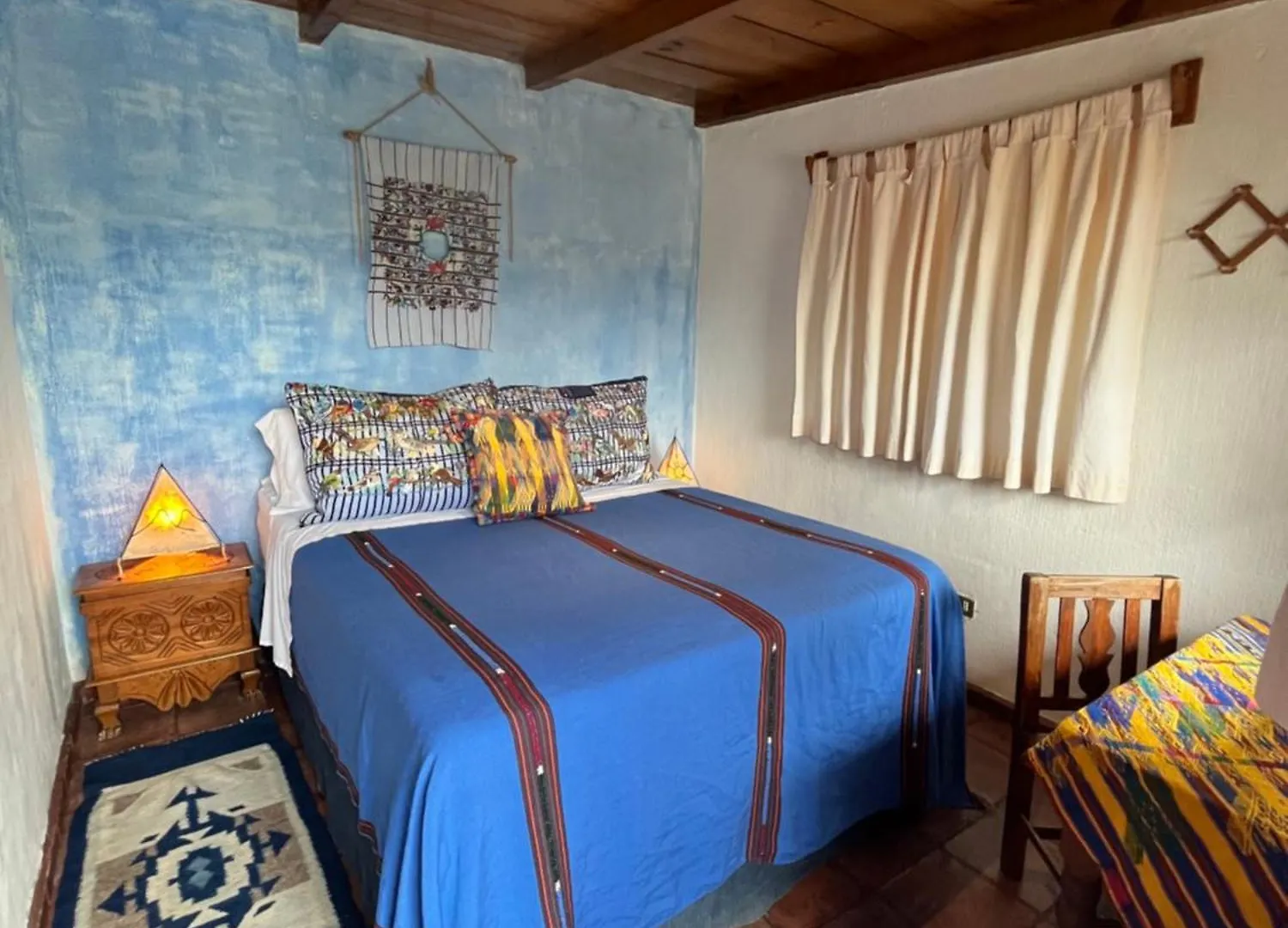 Yellow House Hostel B&B Antigua