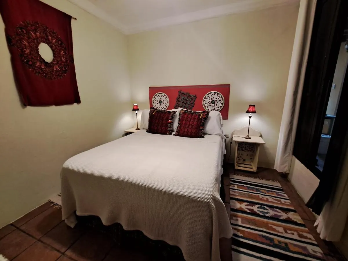 Yellow House Hostel B&B Antigua