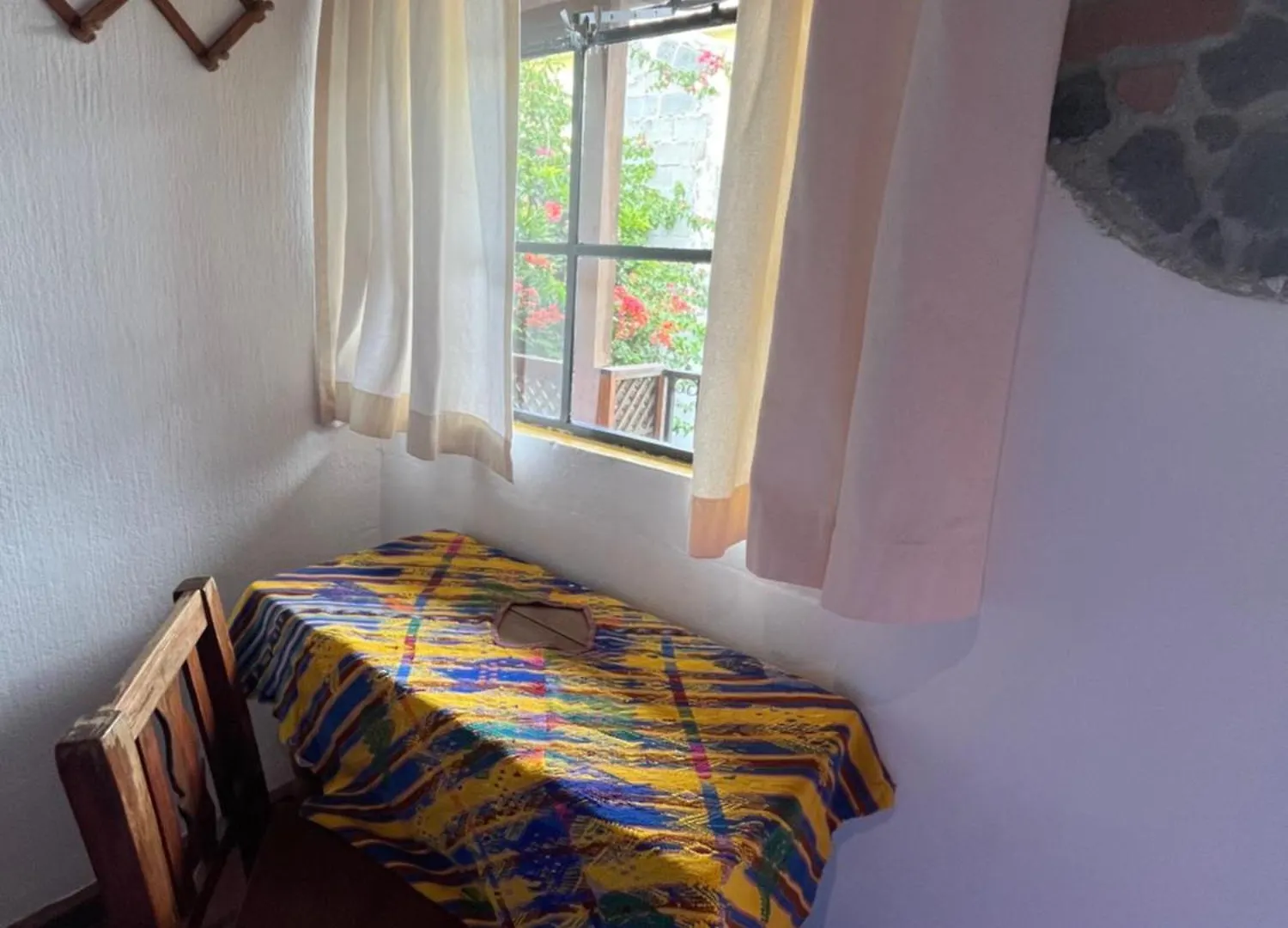 Yellow House Hostel B&B Antigua
