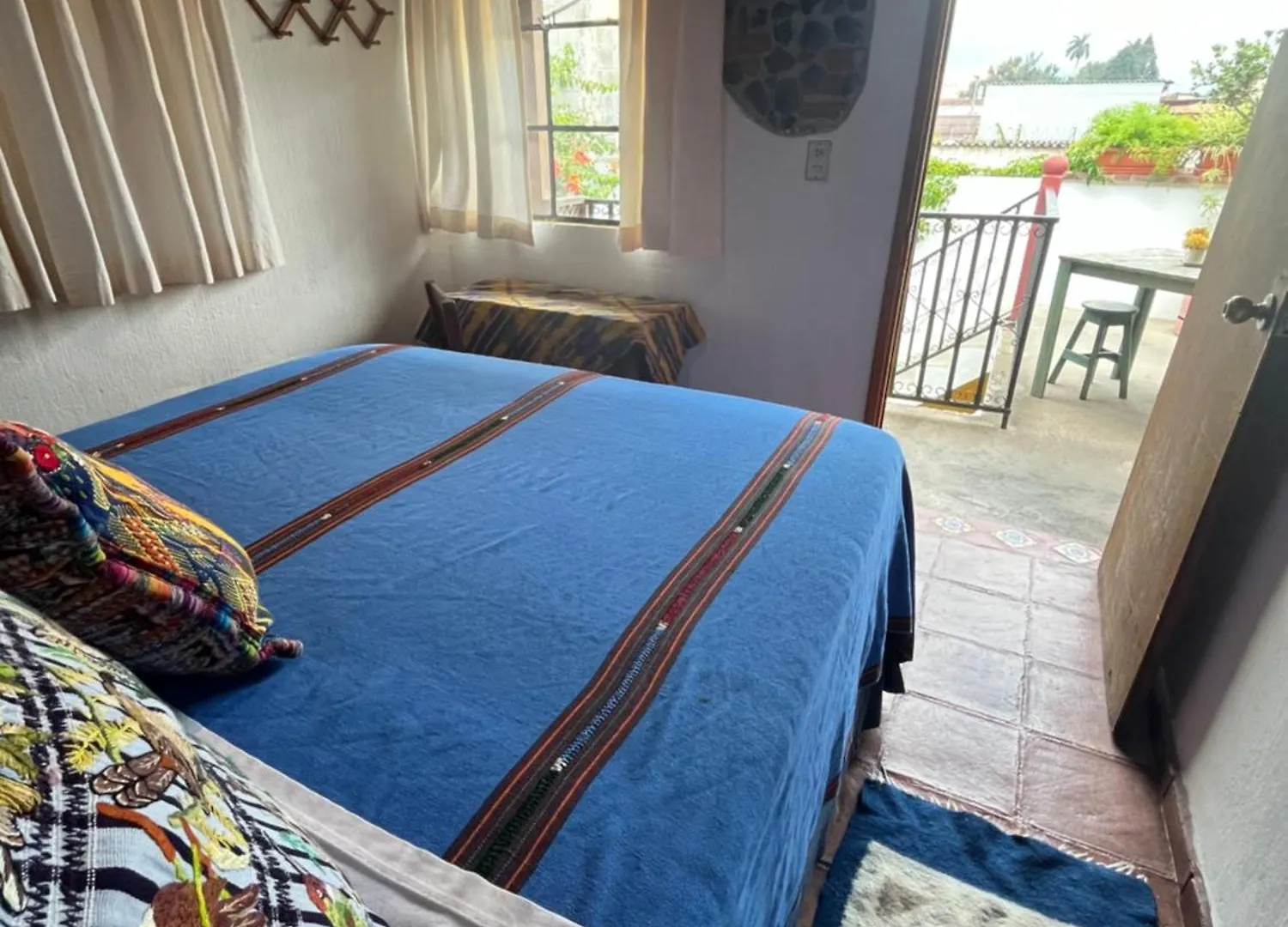 Yellow House Hostel B&B Antigua