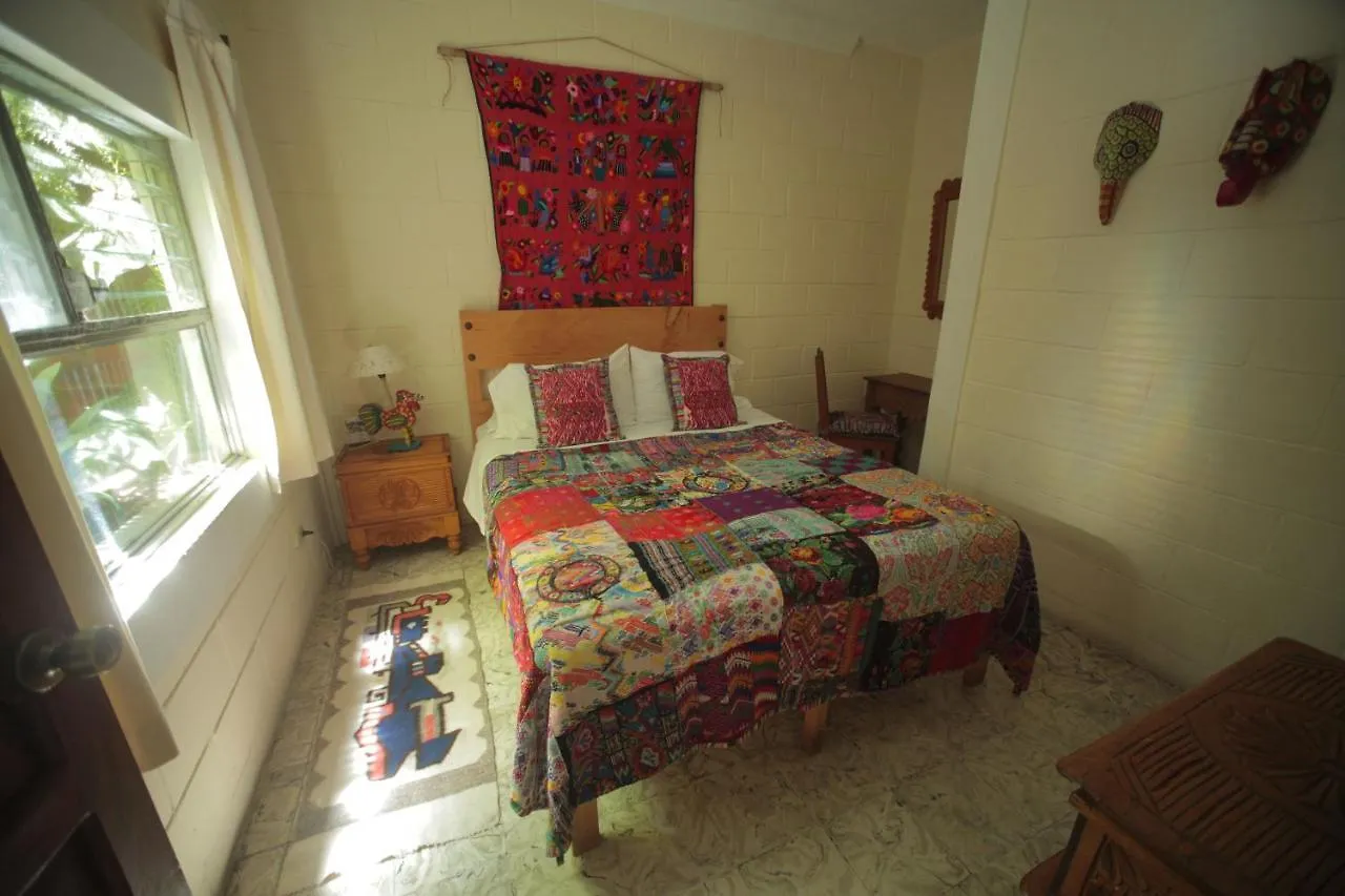 Yellow House Hostel B&B Antigua 2*,