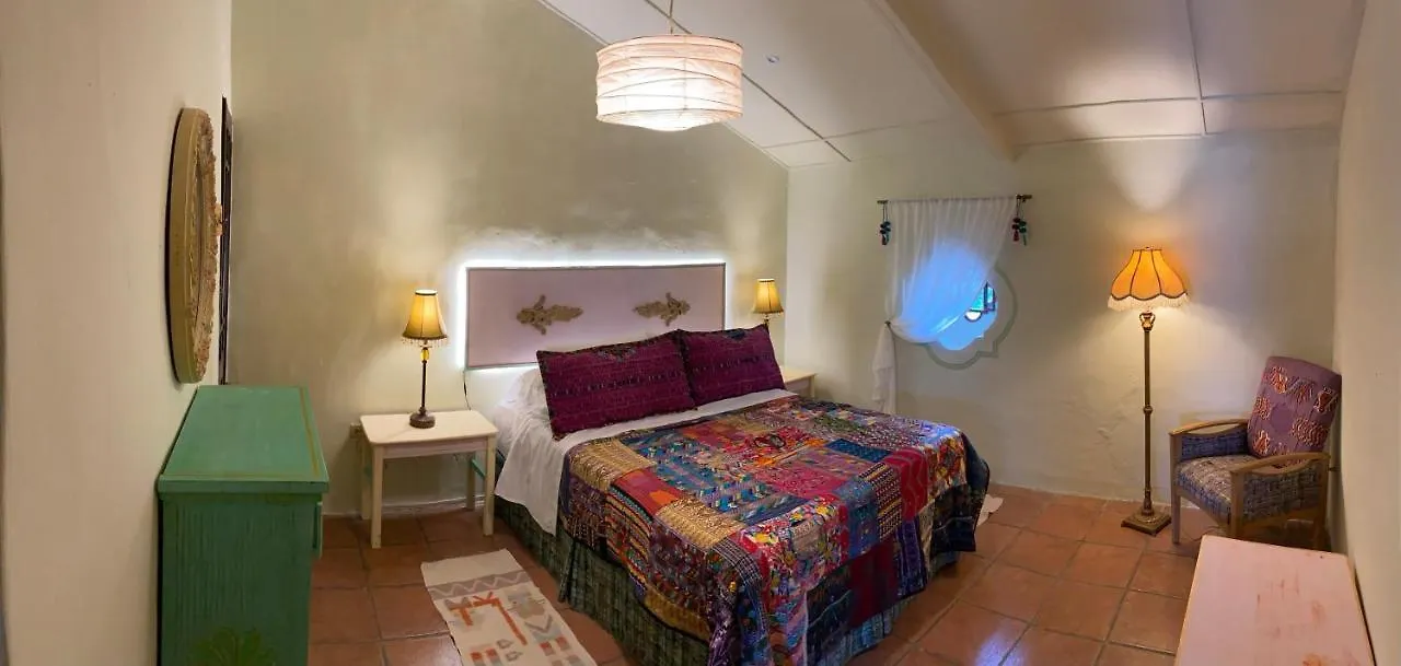 Yellow House Hostel B&B Antigua