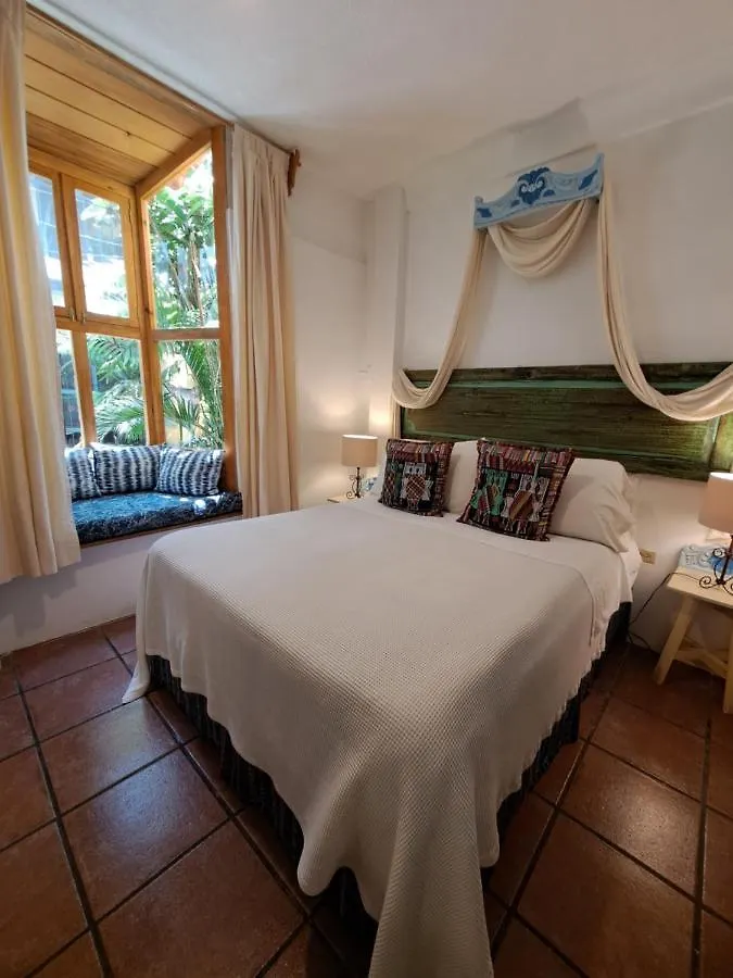 Yellow House Hostel B&B location