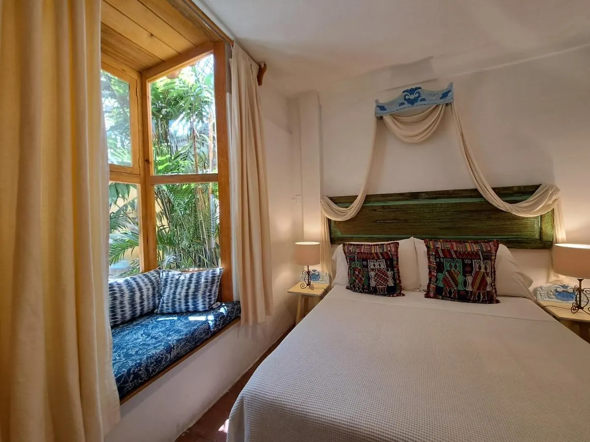 Yellow House Hostel B&B Antigua Guatemala
