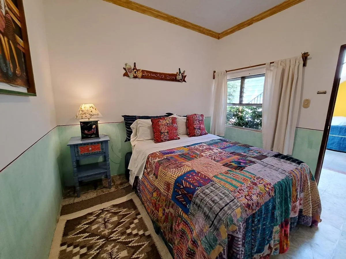 אנטיגואה גואטמלה Yellow House Hostel B&B 2*, אנטיגואה גואטמלה