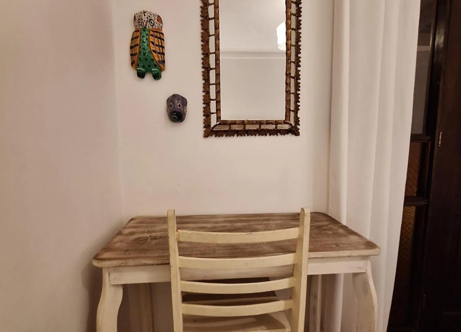 **  אנטיגואה גואטמלה Yellow House Hostel B&B הונדורס