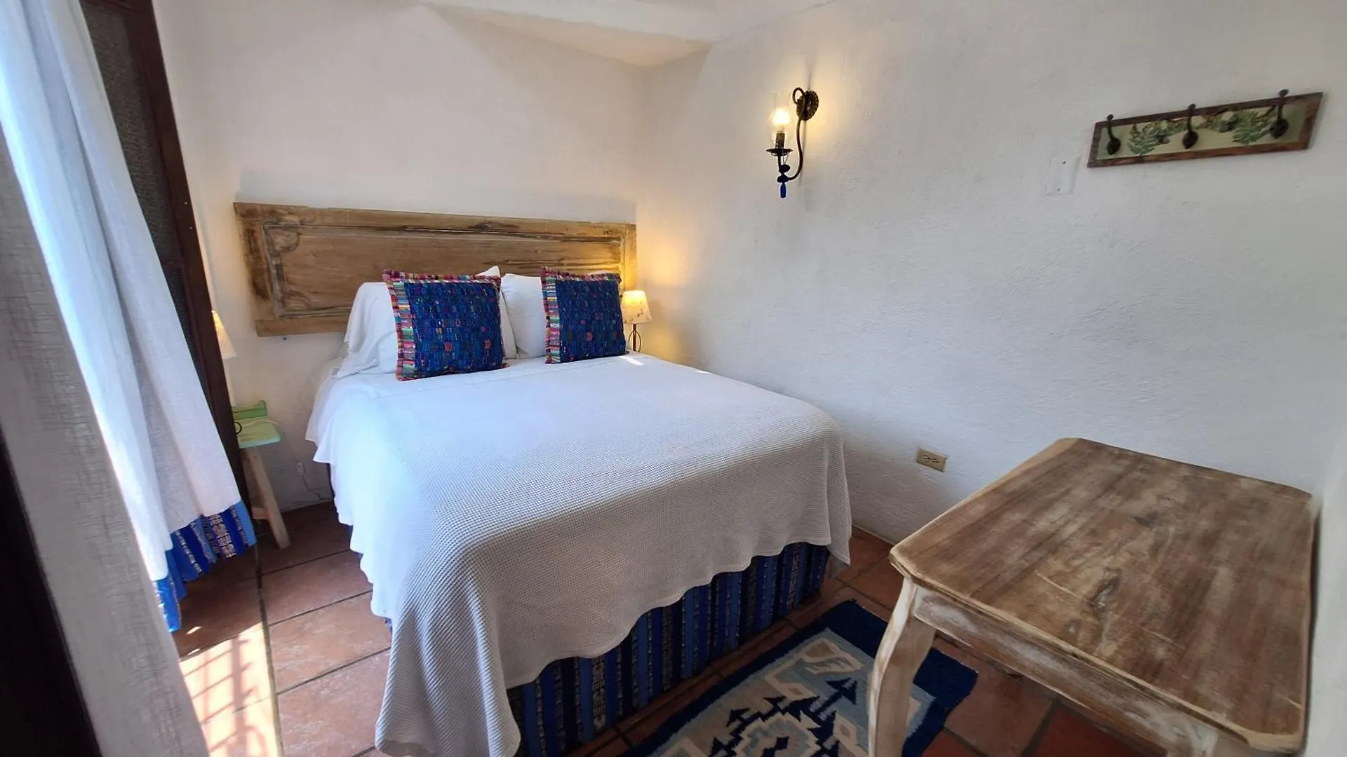 Yellow House Hostel B&B Antigua Guatemala