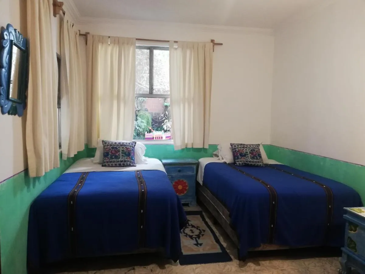 אנטיגואה גואטמלה Yellow House Hostel B&B 2*, אנטיגואה גואטמלה הונדורס